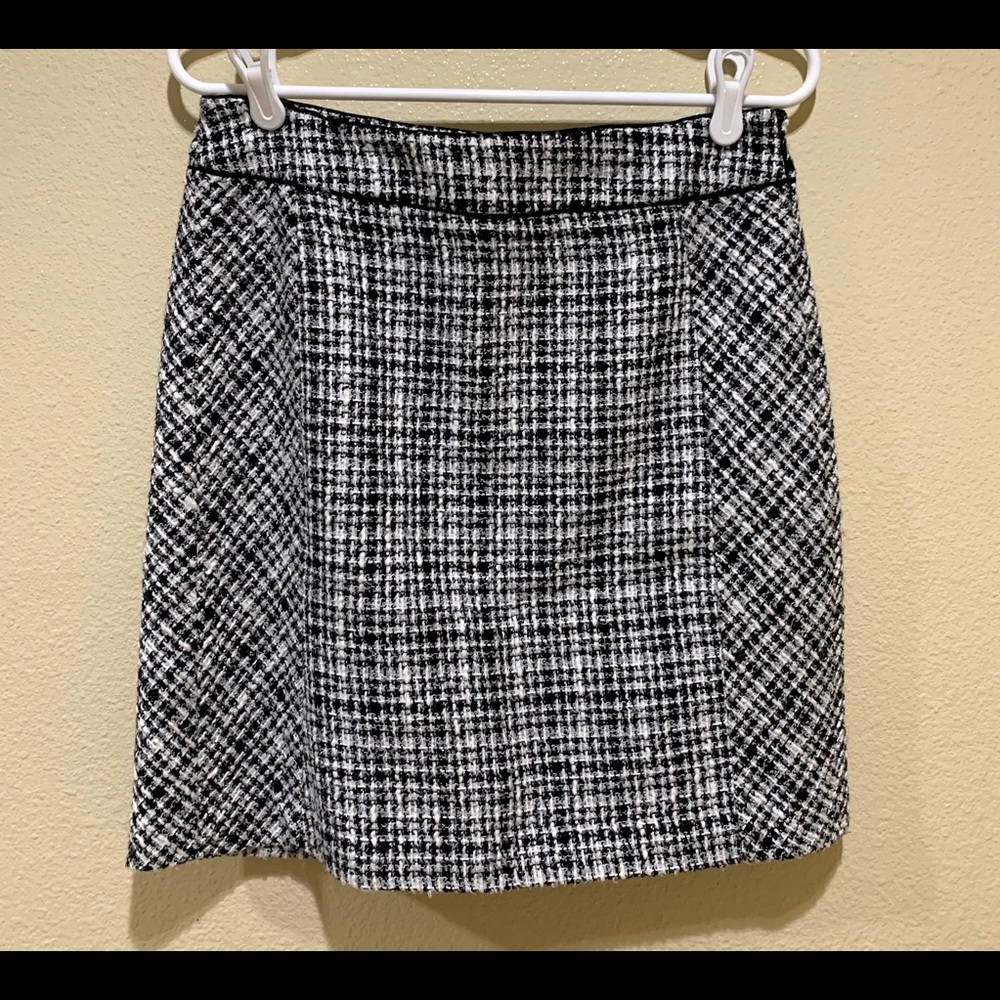 EUC Back White skirt